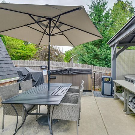 Puget Sound Cabin With Hot Tub And Water Views! Bremerton Exteriör bild