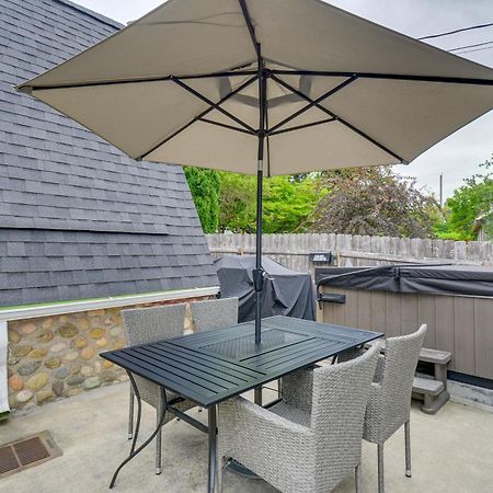 Puget Sound Cabin With Hot Tub And Water Views! Bremerton Exteriör bild