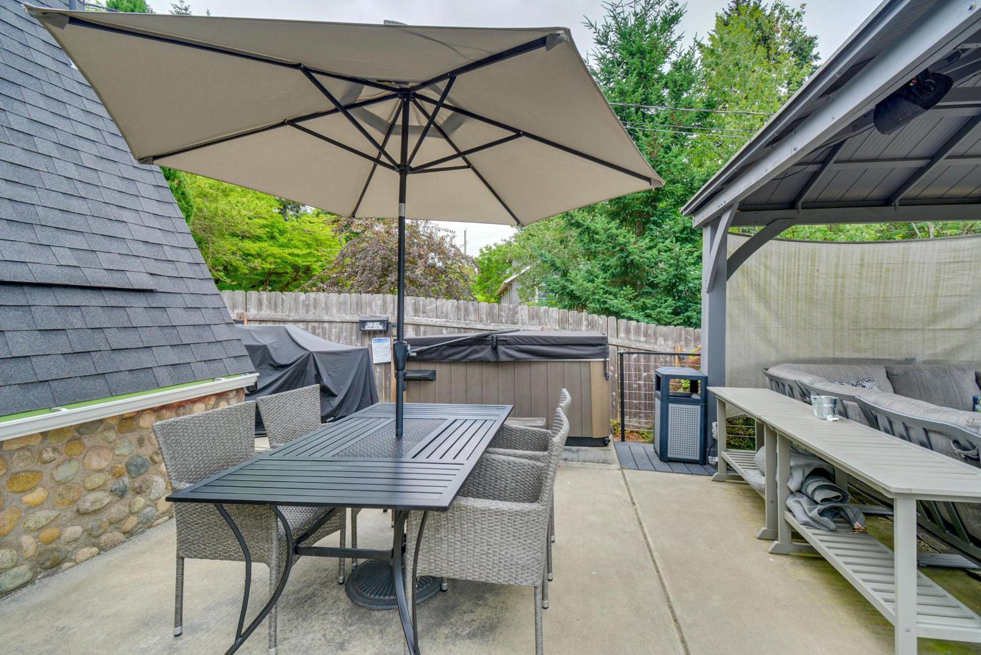 Puget Sound Cabin With Hot Tub And Water Views! Bremerton Exteriör bild